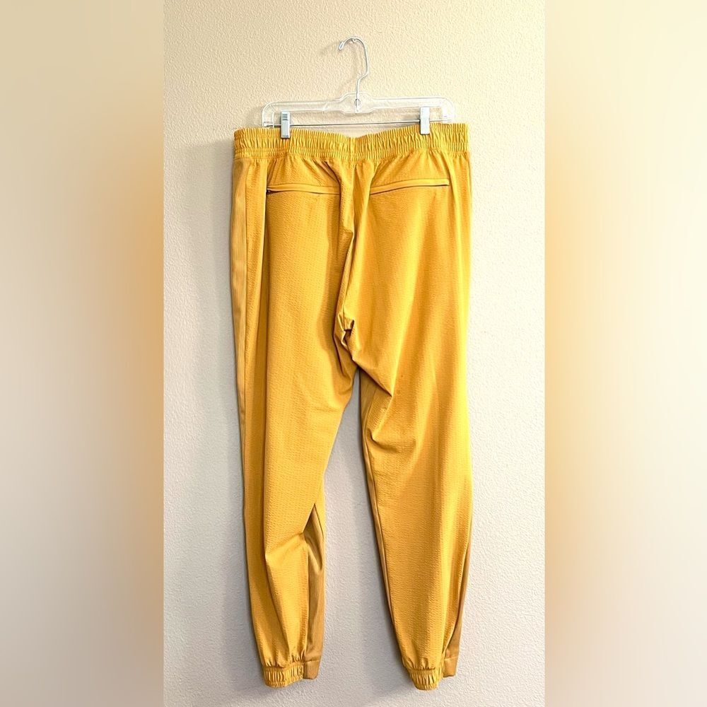 Athleta Textured Brooklyn Joggers in Tuscan Gold - Picture 7 of 14